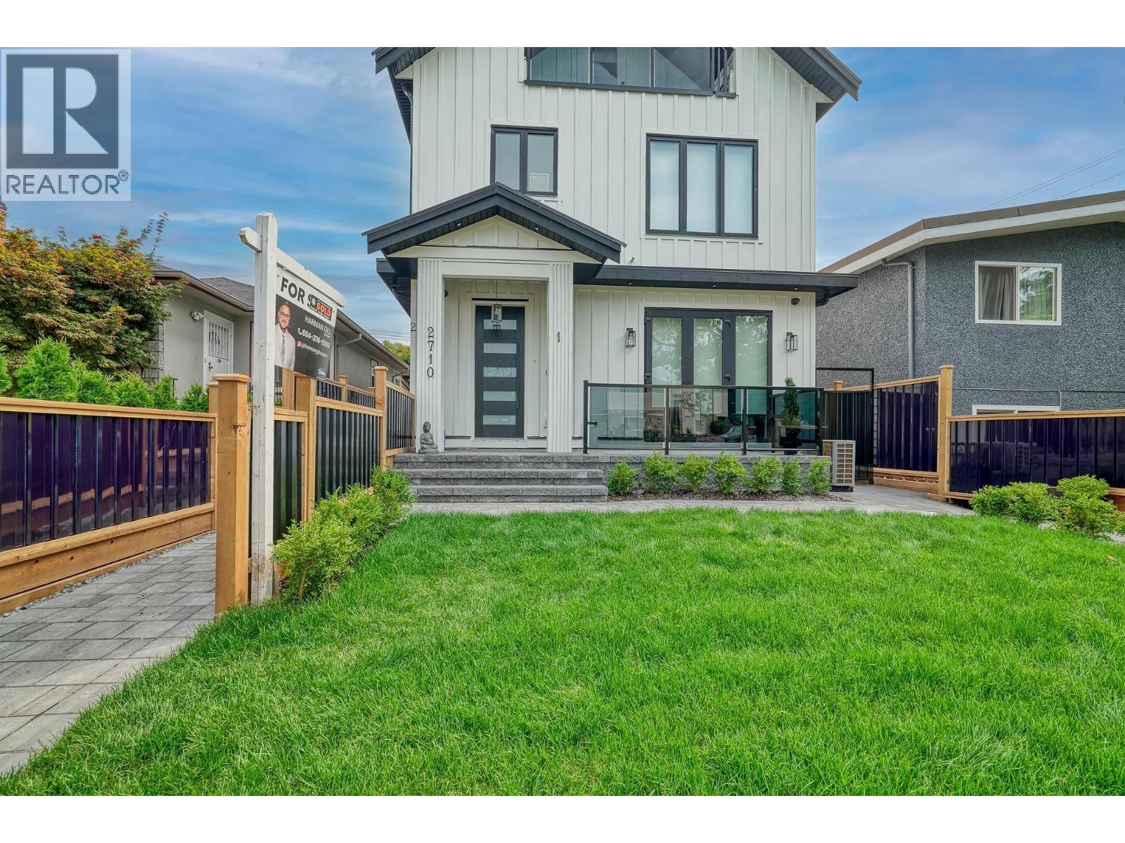 2 2710 WILLIAM STREET|Vancouver, British Columbia V5K2Y8