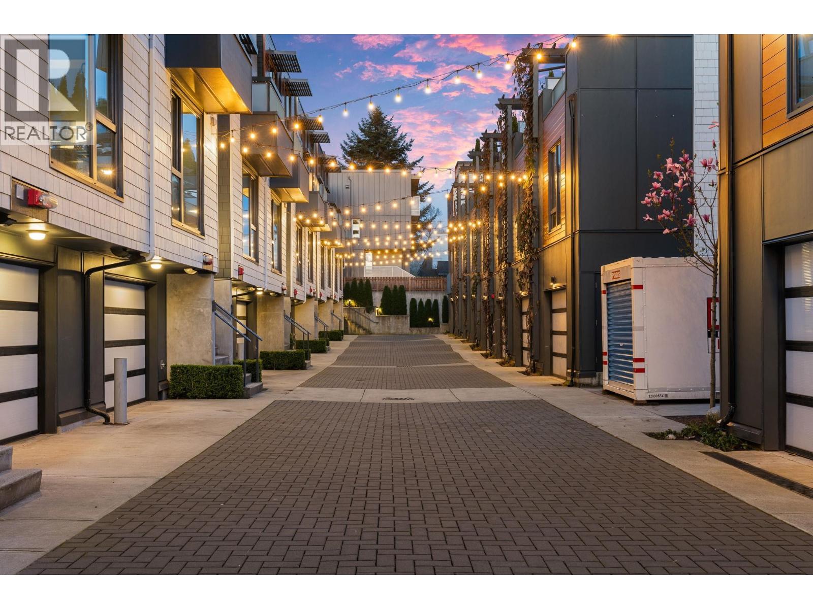 35 720 E 3RD STREET|North Vancouver, British Columbia V7L0G7