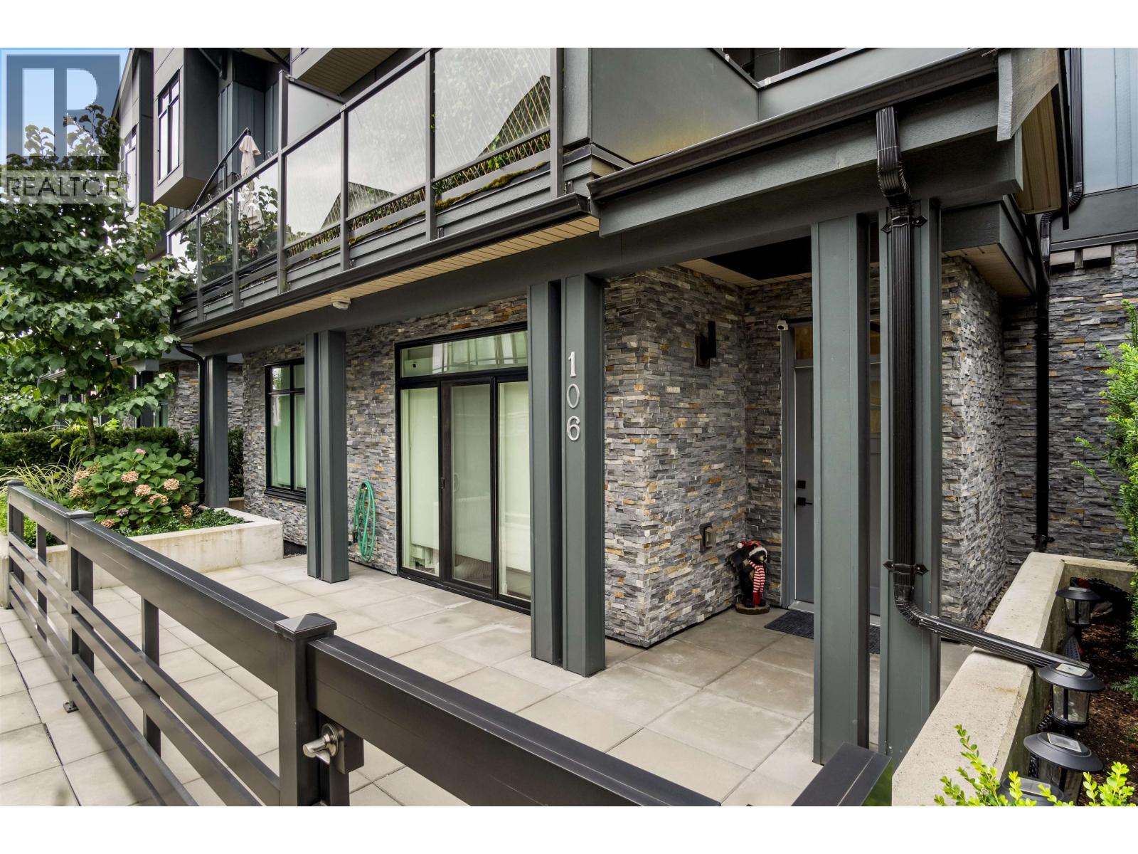 106 7131 17TH AVENUE|Burnaby, British Columbia V3N1K8