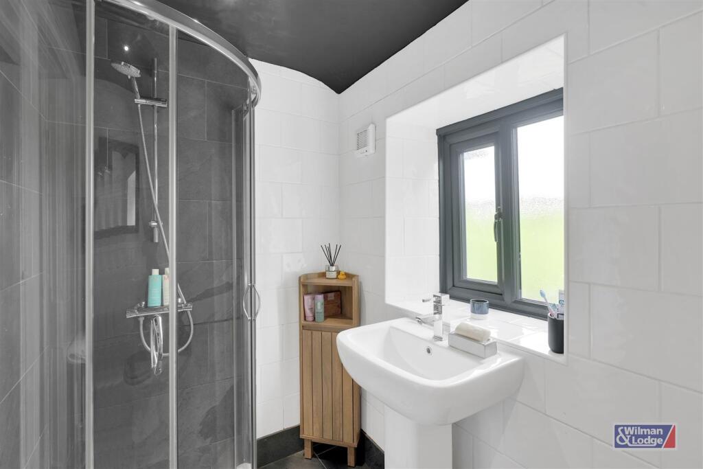 Additional image 15 of Middleton, Cowling