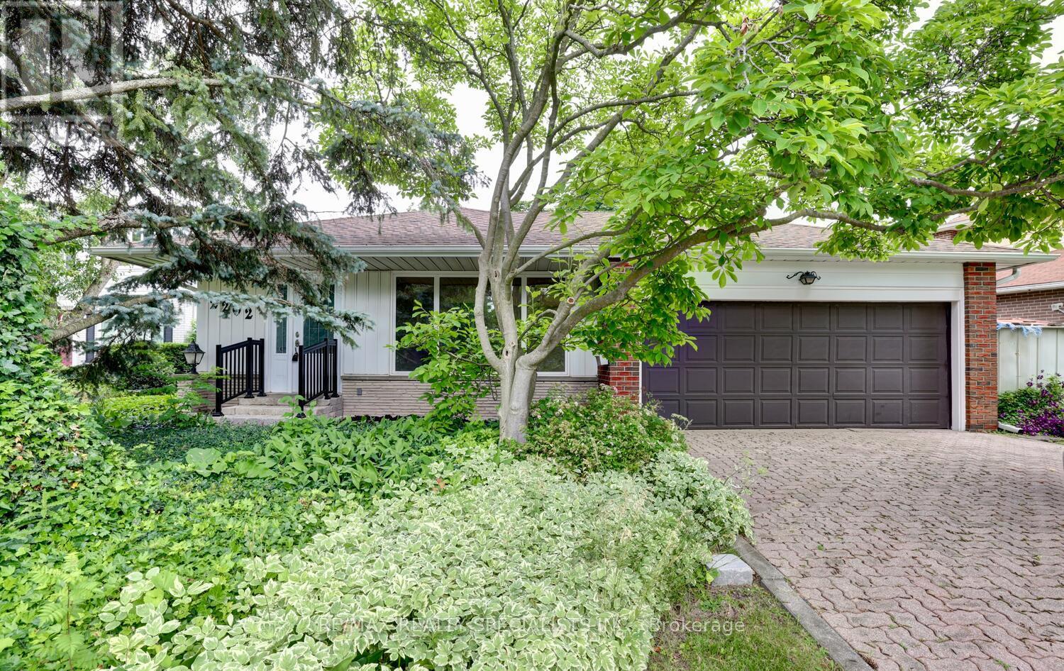 2202 THORN LODGE DRIVE|Mississauga (Sheridan), Ontario L5K1K2