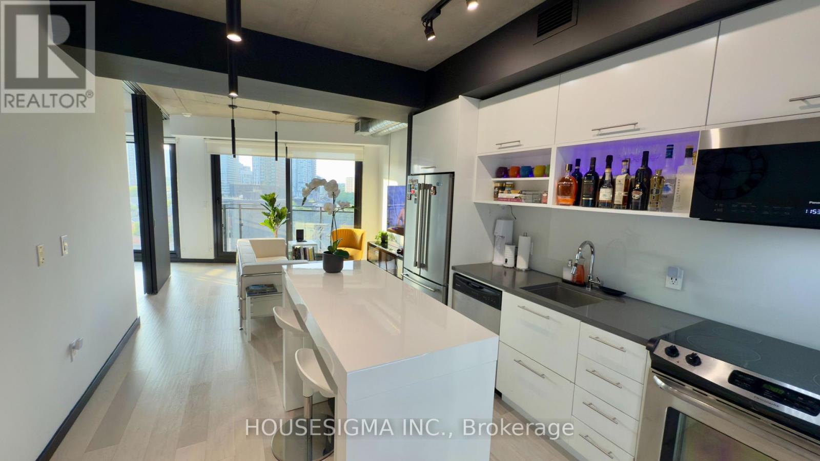 901 - 51 TROLLEY CRESCENT|Toronto (Moss Park), Ontario M5A0E9