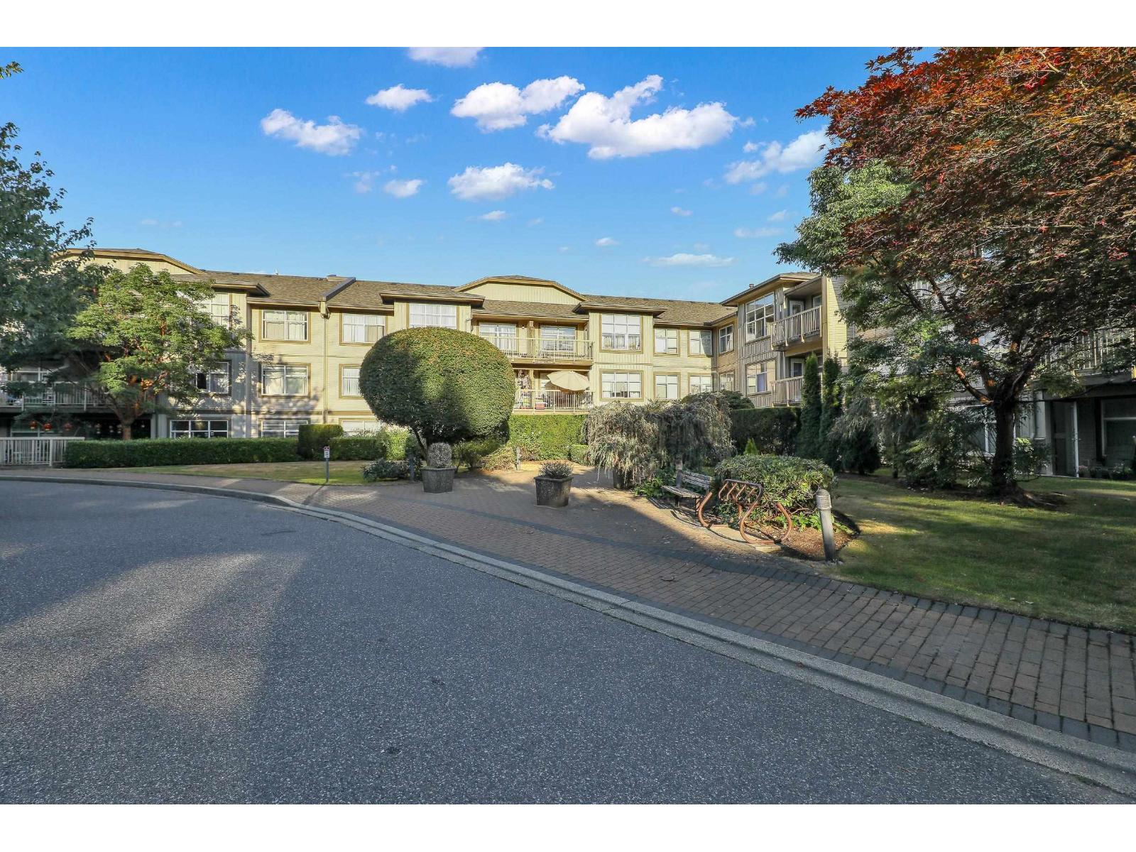 114 14885 105 AVENUE|Surrey, British Columbia V3R2V6