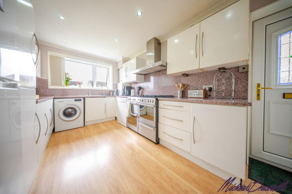 Additional image 3 of Moor Close Road, Bradford, Queensbury, BD13 2EA