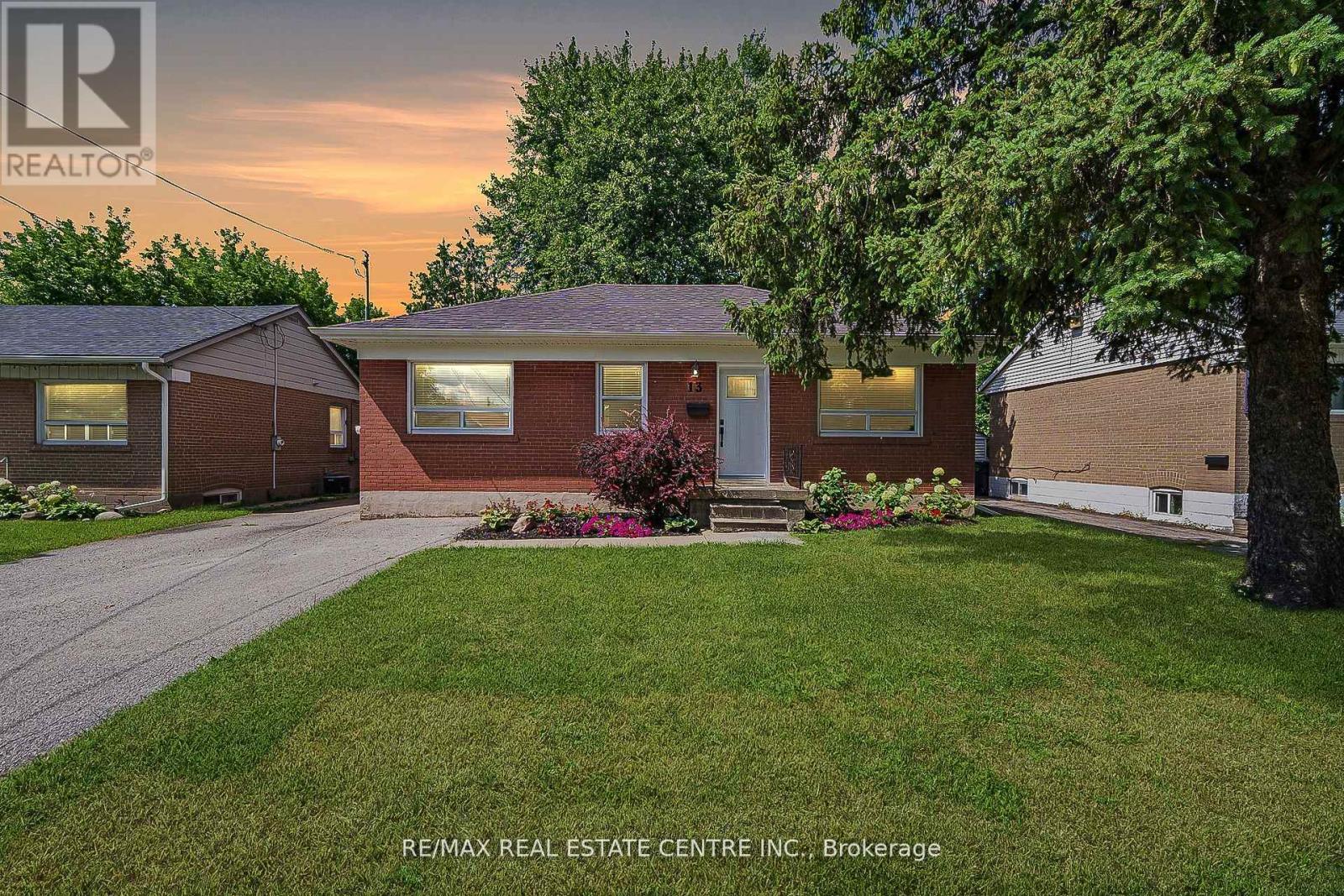 Property image for 13 GLENDALE AVENUE|Brampton (Brampton West), Ontario L6X1X2