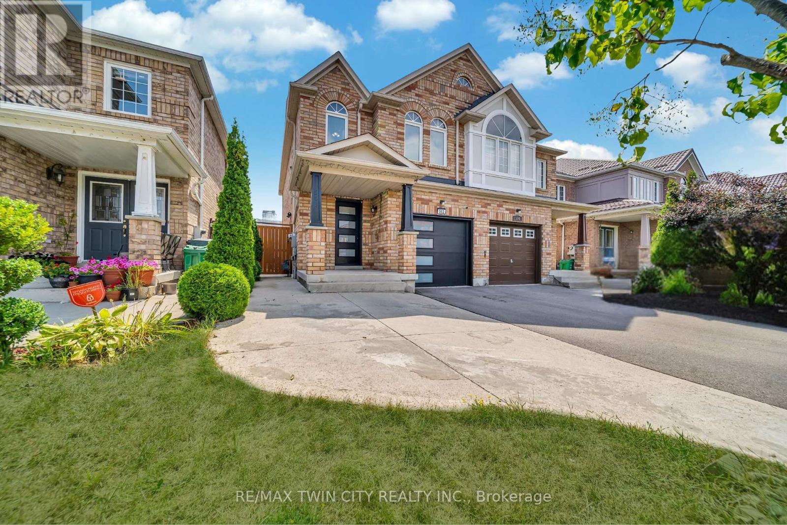 Property image for 562 ORANGE WALK CRESCENT|Mississauga (Hurontario), Ontario L5R0A3