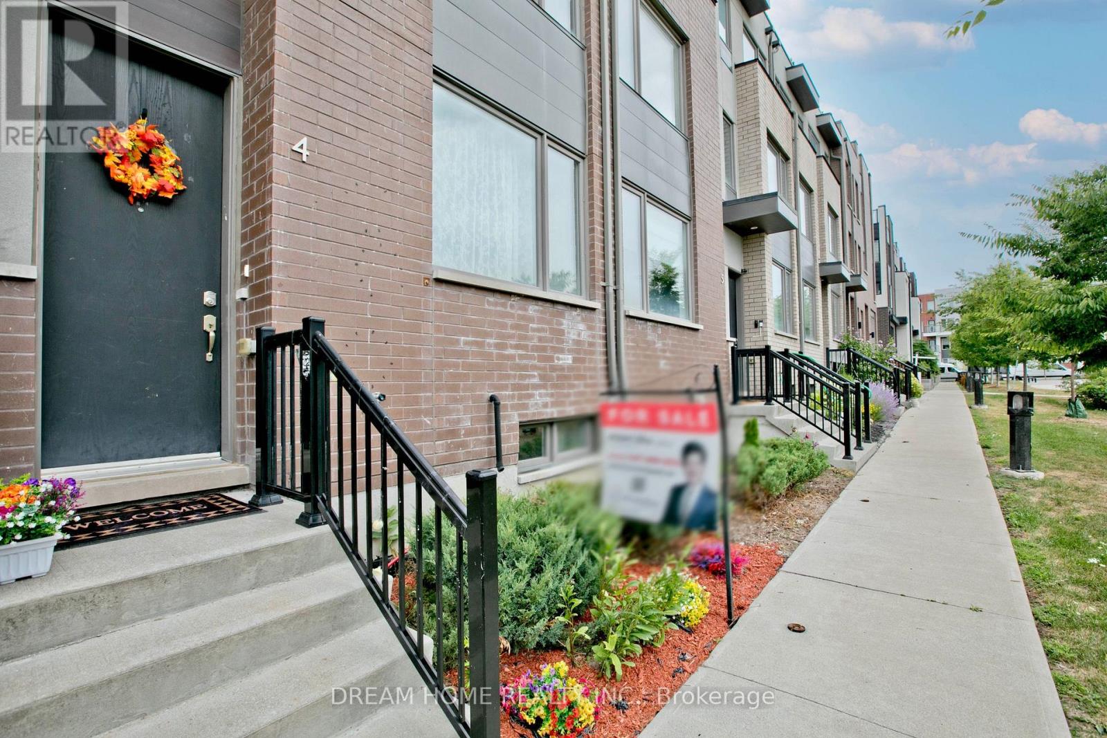 U 4 - 120 FREDERICK TISDALE DRIVE|Toronto (Downsview-Roding-CFB), Ontario M3K0A8