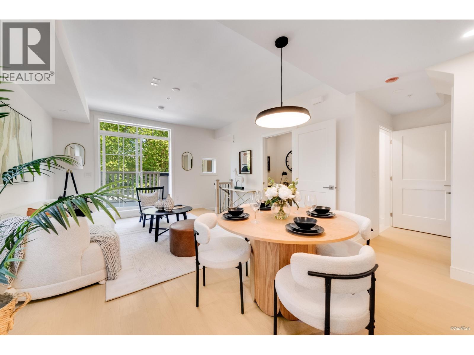 105 918 W 32ND AVENUE|Vancouver, British Columbia V5Z2K2