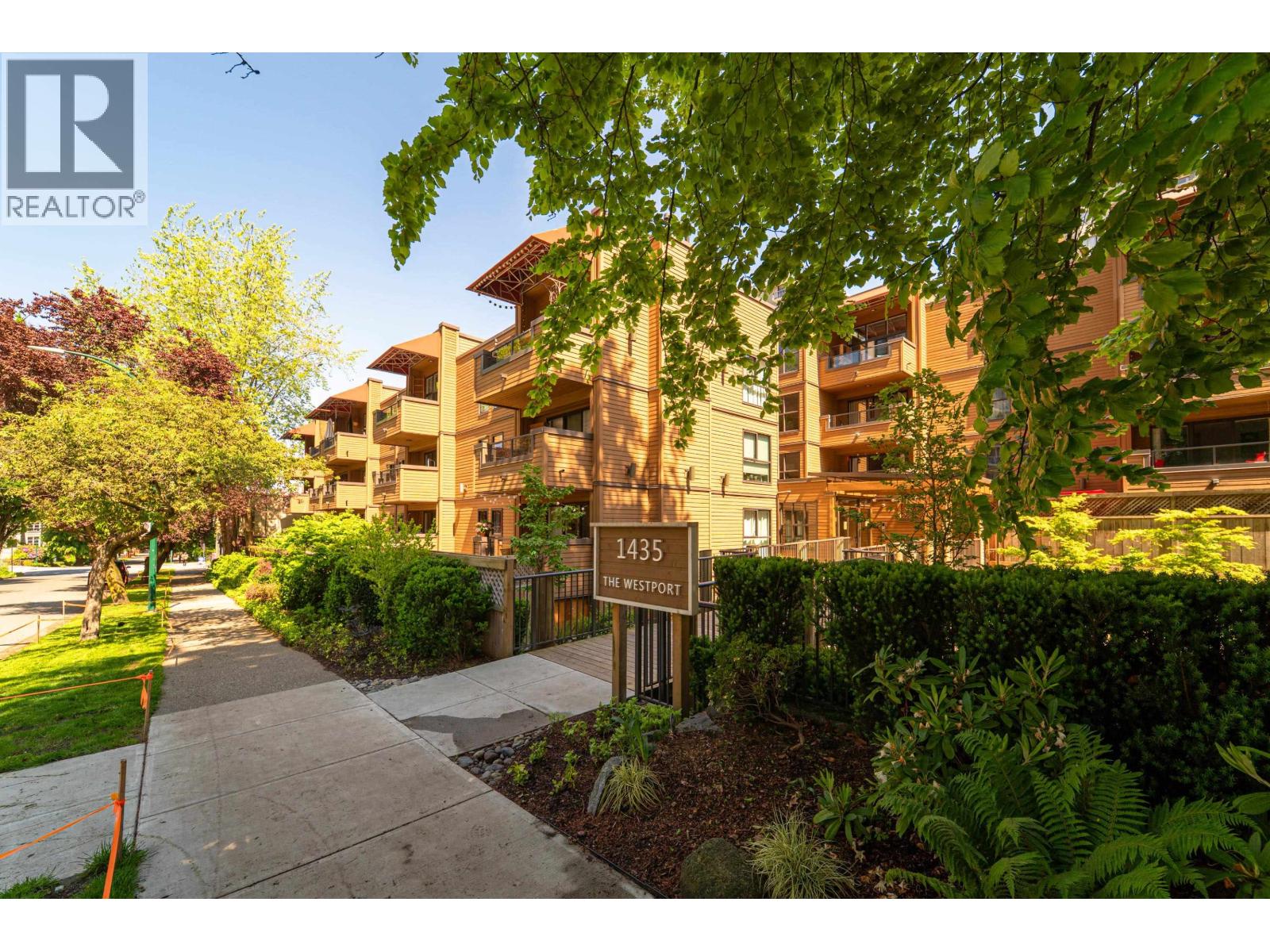 101 1435 NELSON STREET|Vancouver, British Columbia V6G2Z3