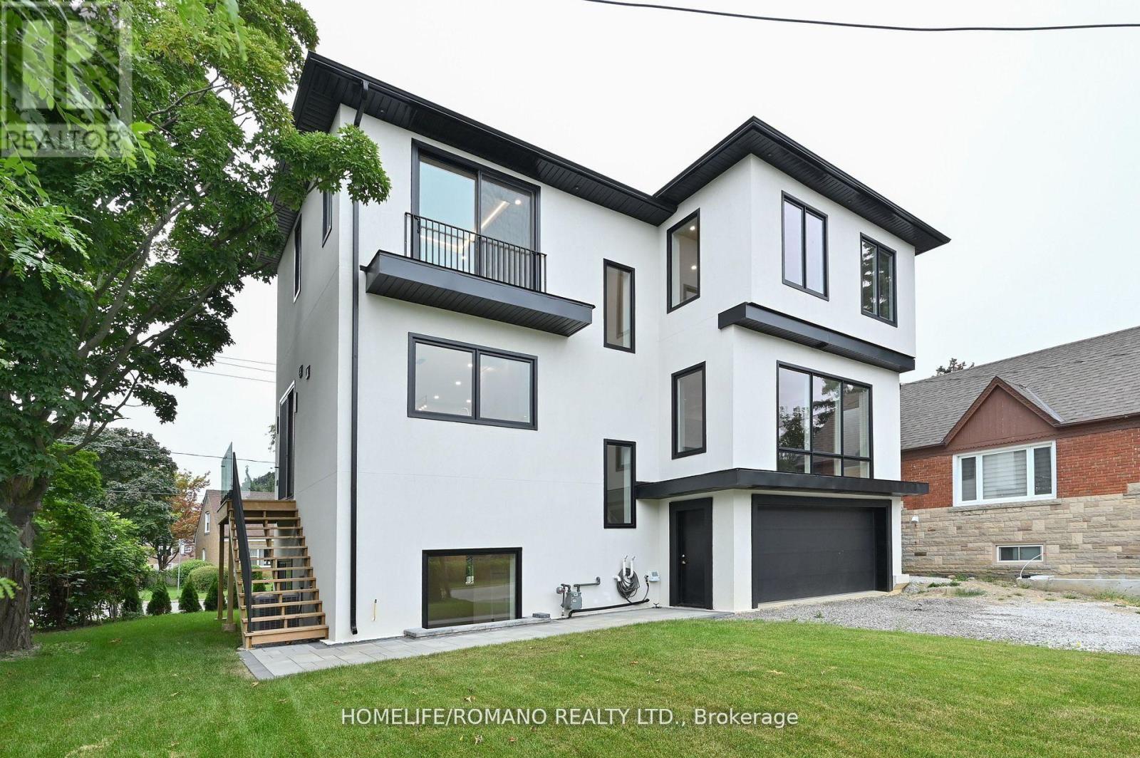 19 KING HIGH AVENUE|Toronto (Clanton Park), Ontario M3H3A8