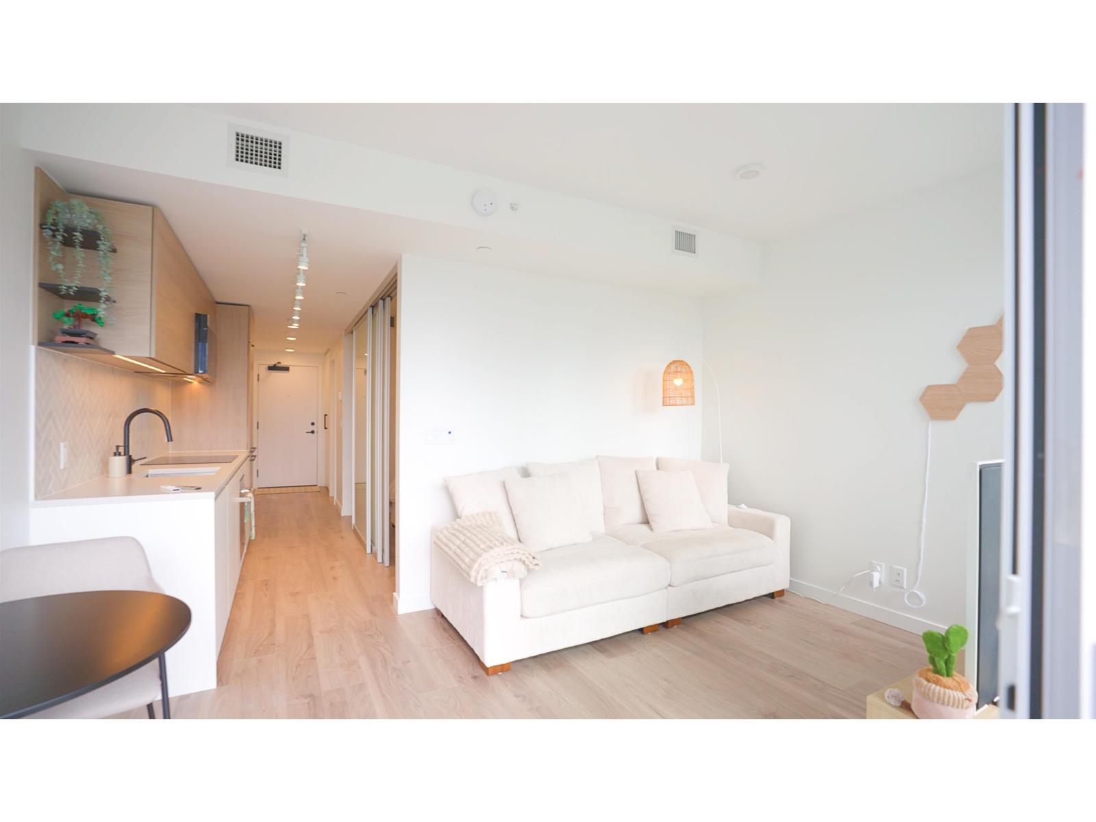 1409 13428 105 AVENUE|Surrey, British Columbia V3T0S6