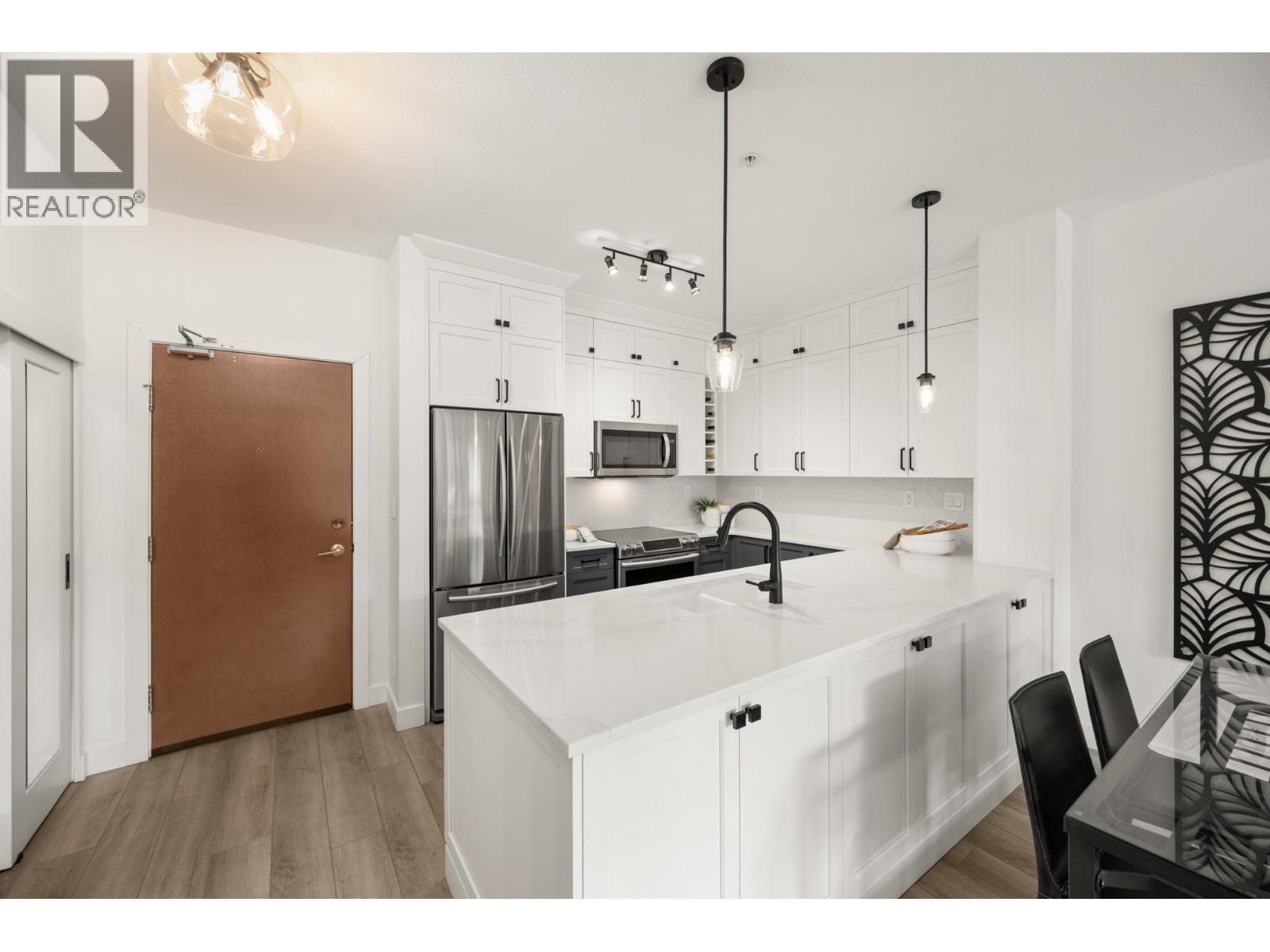 301 285 ROSS DRIVE|New Westminster, British Columbia V3L0B9