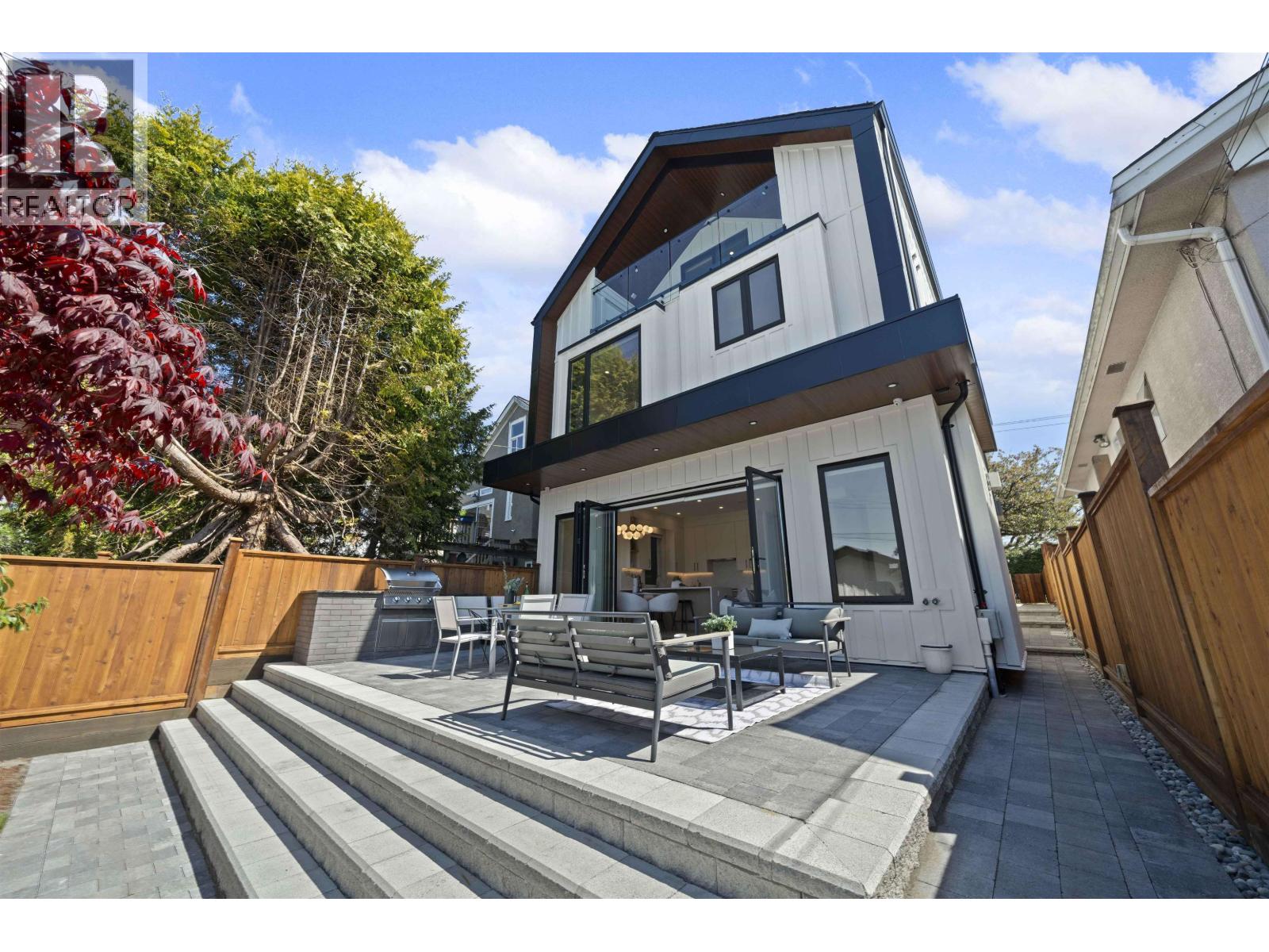 2 6461 E PRINCE EDWARD STREET|Vancouver, British Columbia V3W0Y3