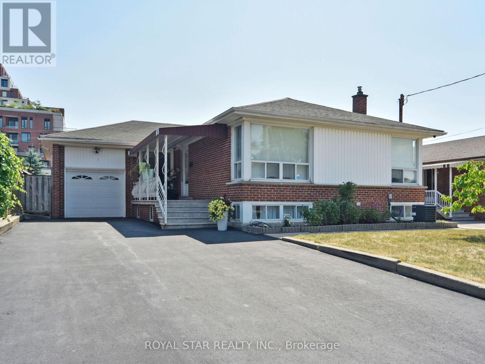 25 DIANA DRIVE|Toronto (Downsview-Roding-CFB), Ontario M3M2W2