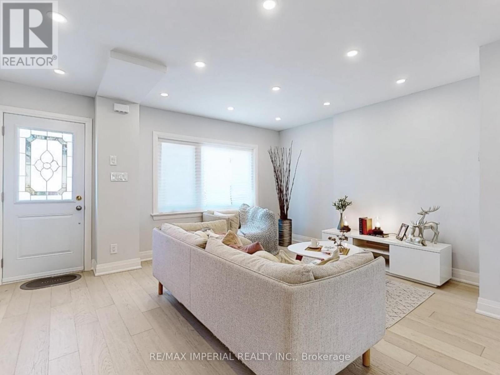 Property image for 9 LESMOUNT AVENUE|Toronto (Danforth Village-East York), Ontario M4J3V5