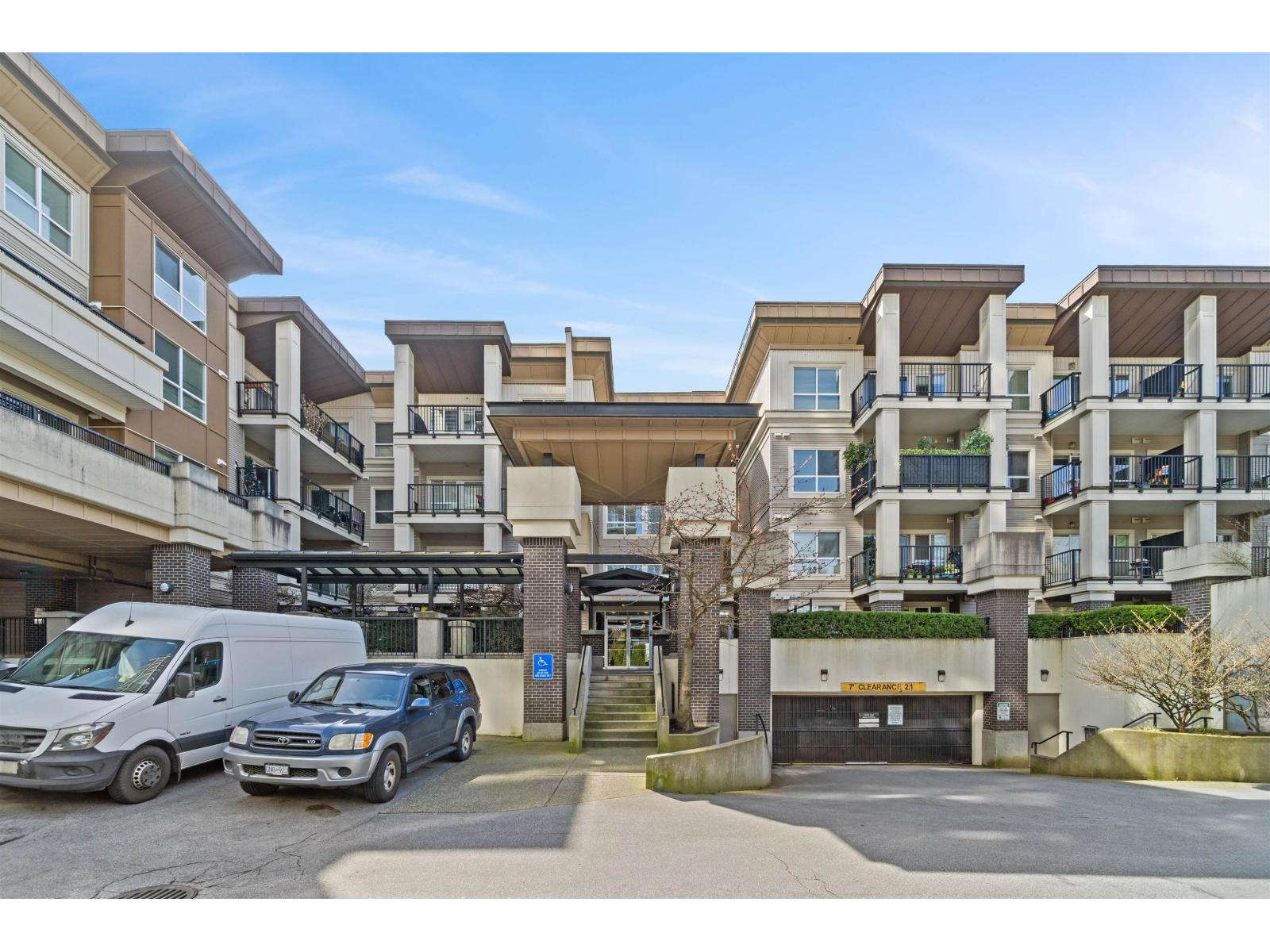 328 9655 KING GEORGE BOULEVARD|Surrey, British Columbia V3T0C7