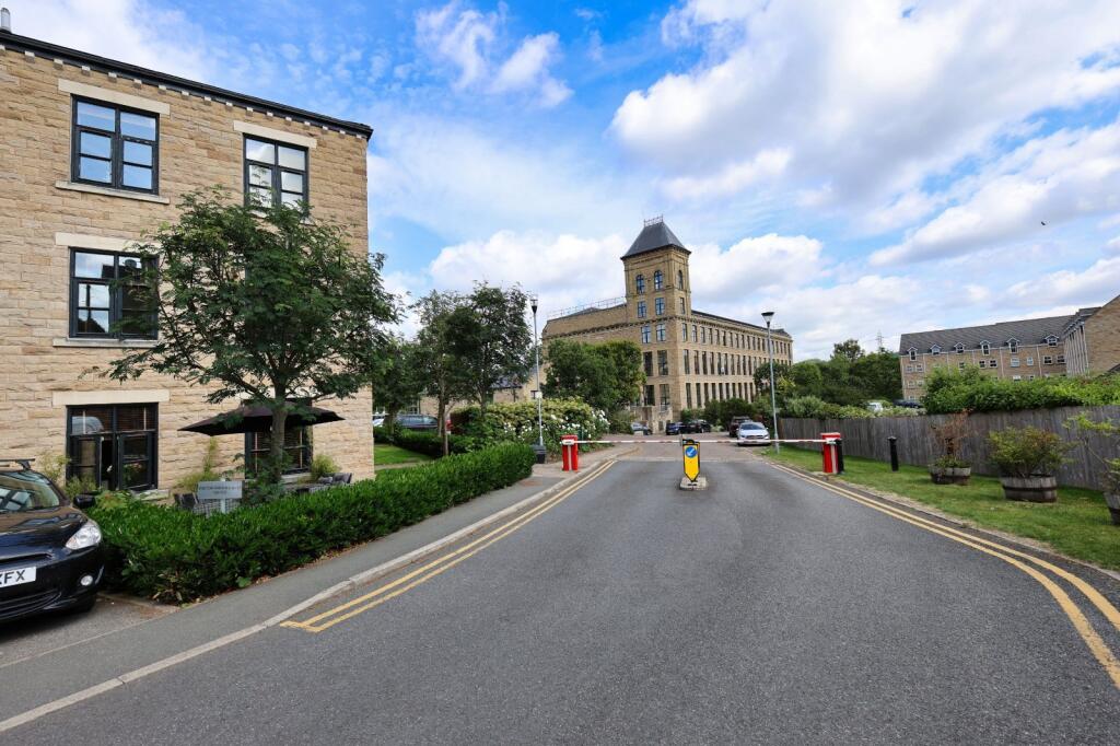 Additional image 19 of Meadow Road, Apperley Bridge, Bradford, West Yorkshire, BD10