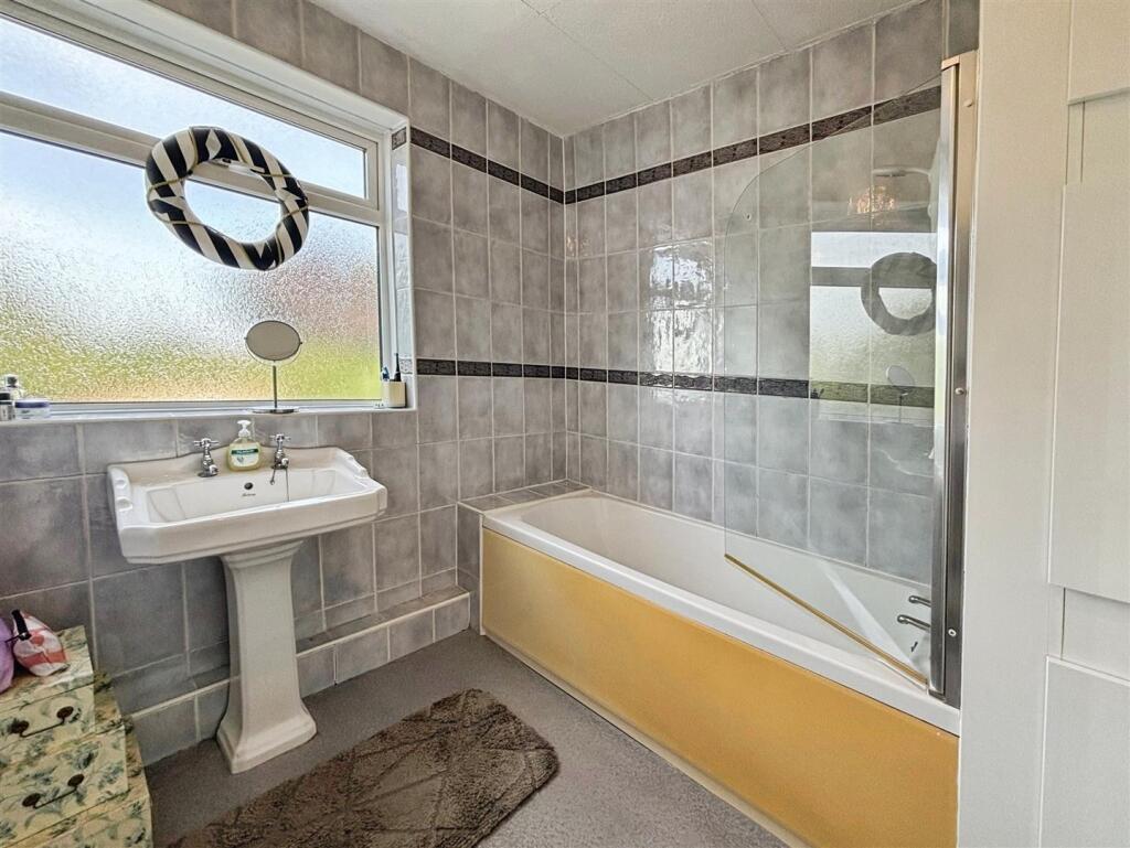 Additional image 15 of Southmere Oval, Bradford, BD7 4HS