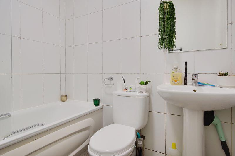 Additional image 14 of Nr Westbourne, Studio Flat, Swimming Pool.
