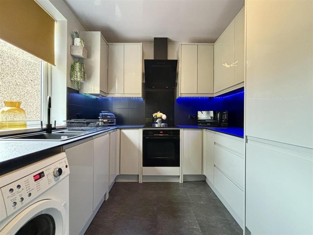Additional image 5 of Leaventhorpe Lane, Bradford 8