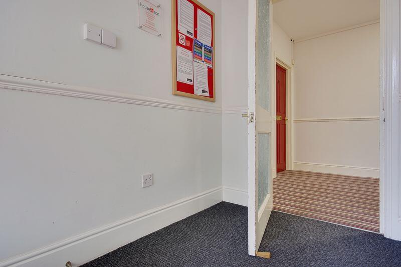 Additional image 7 of Nr Westbourne, Studio Flat, Swimming Pool.