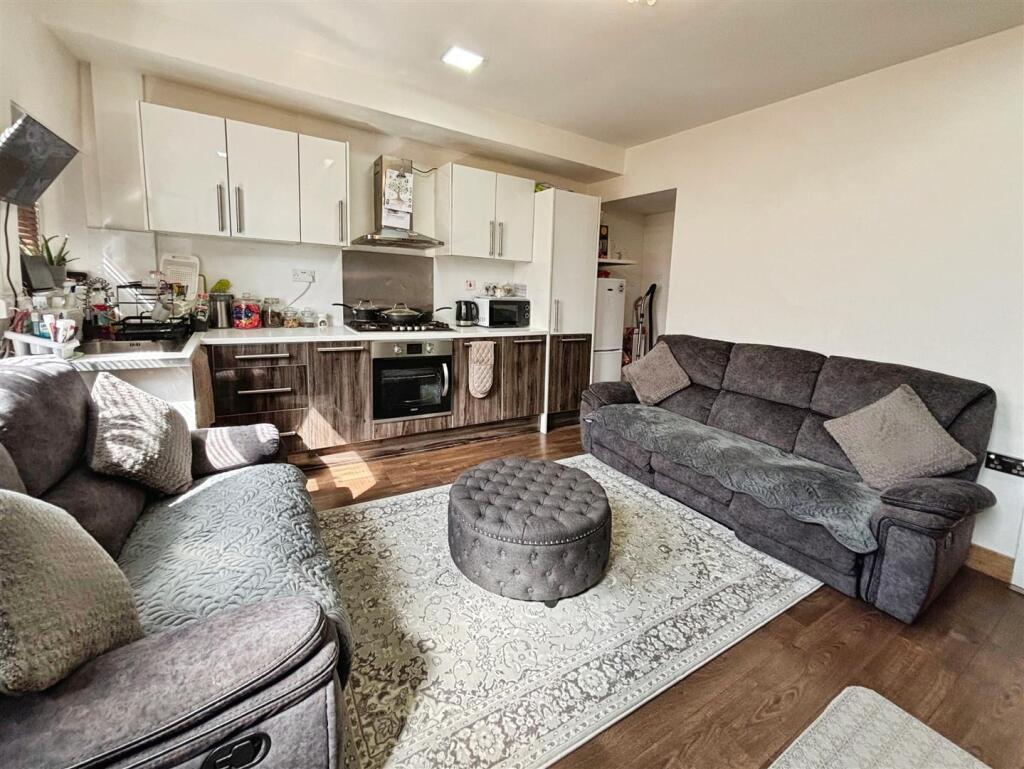 Additional image 3 of Parkside Road, Bradford, BD5 8PG