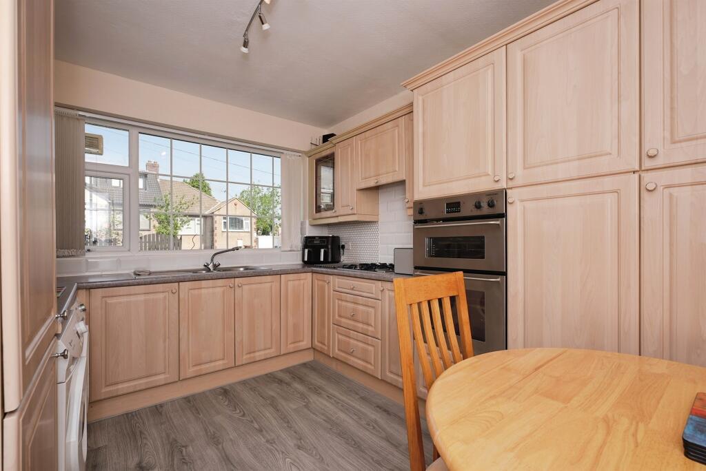 Additional image 5 of Fairway, Bradford