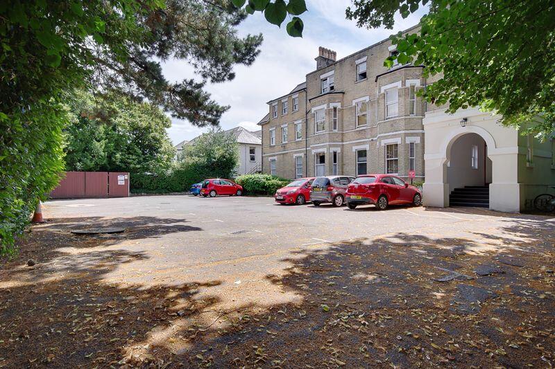 Additional image 4 of Nr Westbourne, Studio Flat, Swimming Pool.