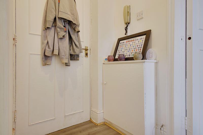 Additional image 10 of Nr Westbourne, Studio Flat, Swimming Pool.