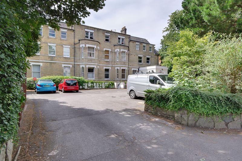 Property image for Nr Westbourne, Studio Flat, Swimming Pool.