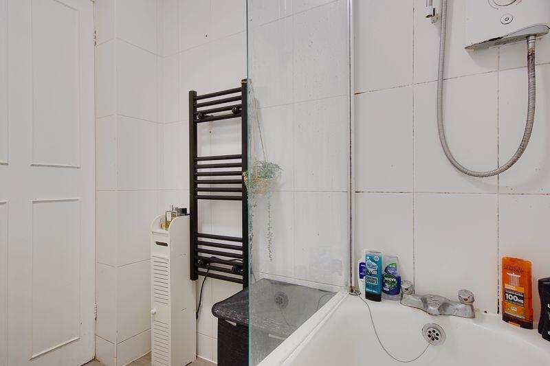 Additional image 15 of Nr Westbourne, Studio Flat, Swimming Pool.