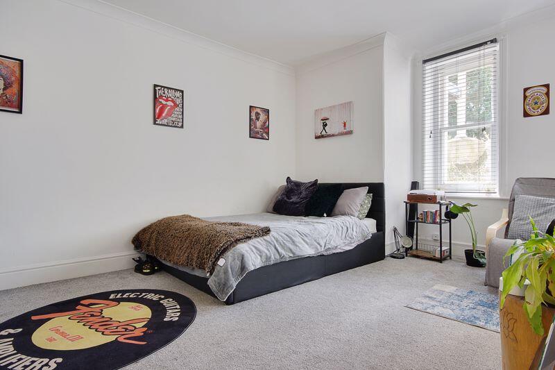 Additional image 17 of Nr Westbourne, Studio Flat, Swimming Pool.
