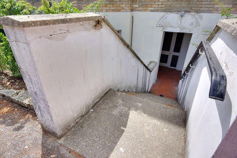 Additional image 5 of Nr Westbourne, Studio Flat, Swimming Pool.