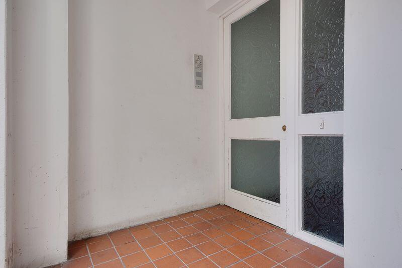 Additional image 6 of Nr Westbourne, Studio Flat, Swimming Pool.