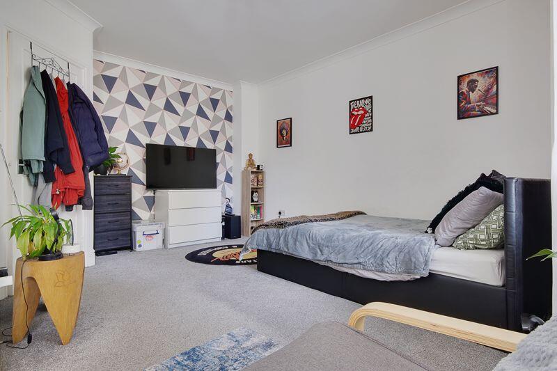 Additional image 18 of Nr Westbourne, Studio Flat, Swimming Pool.