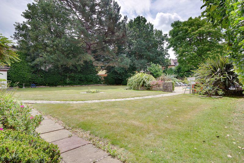 Additional image 30 of Nr Westbourne, Studio Flat, Swimming Pool.