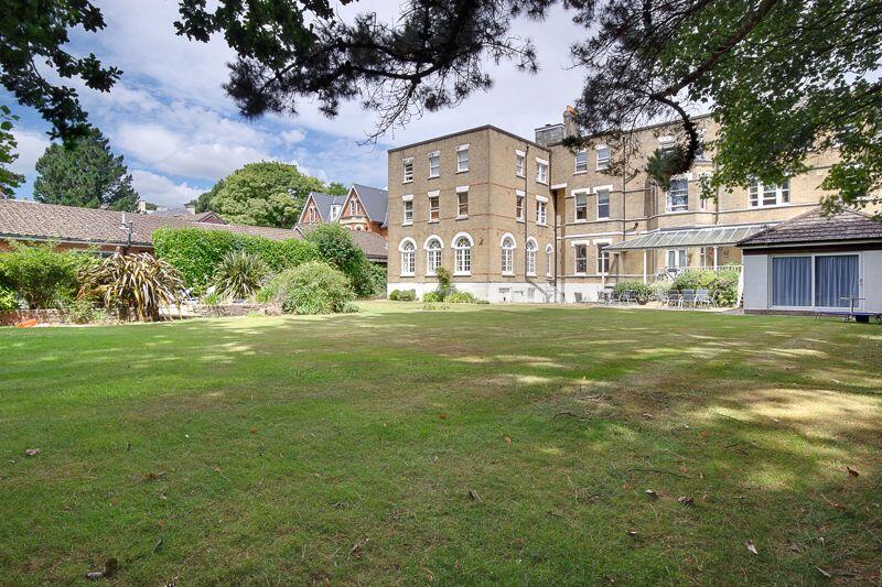 Additional image 29 of Nr Westbourne, Studio Flat, Swimming Pool.