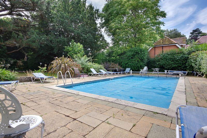 Additional image 32 of Nr Westbourne, Studio Flat, Swimming Pool.