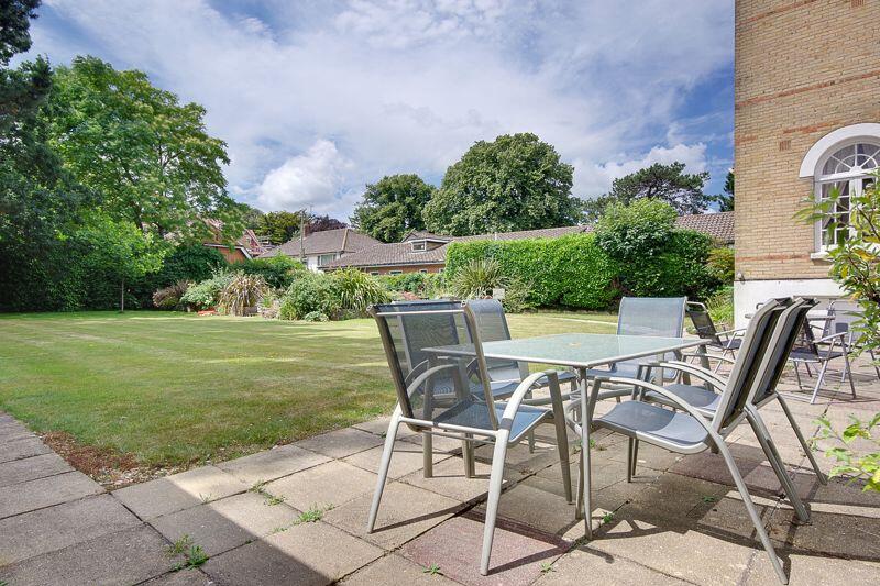 Additional image 28 of Nr Westbourne, Studio Flat, Swimming Pool.