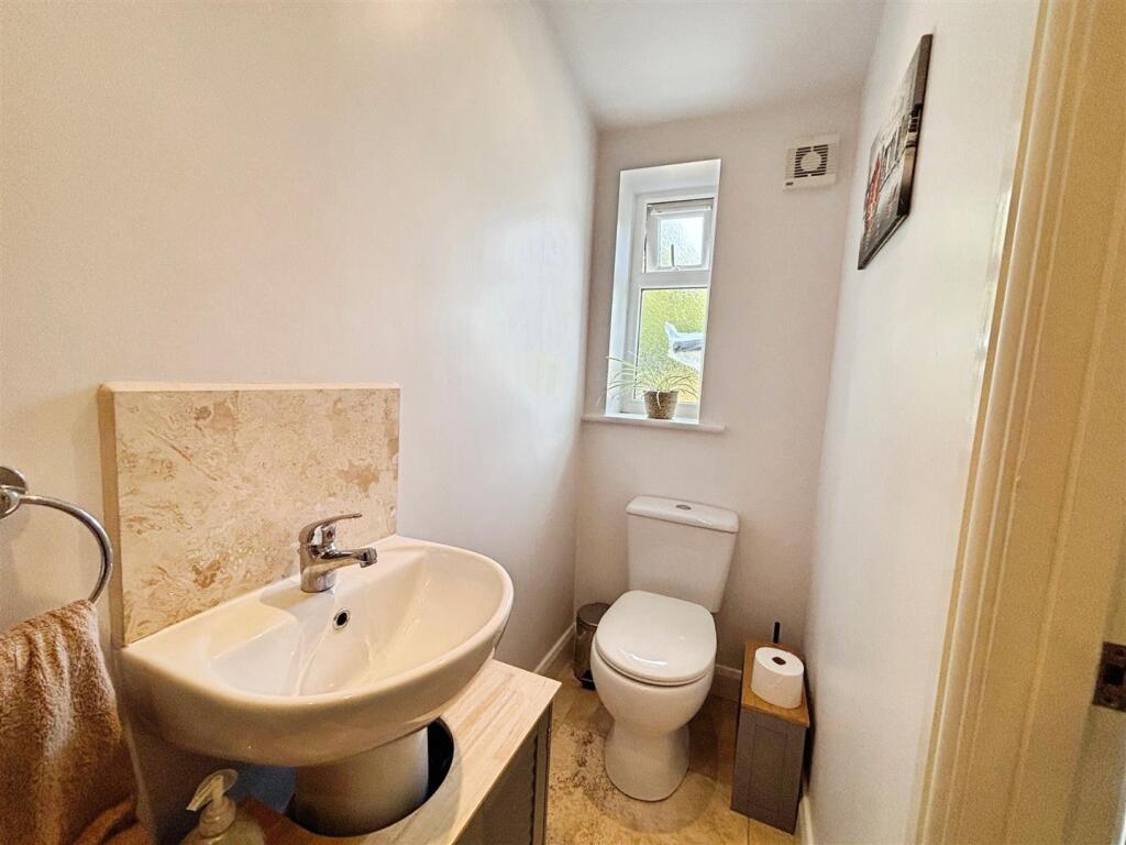 Additional image 10 of Southmere Oval, Bradford, BD7 4HS