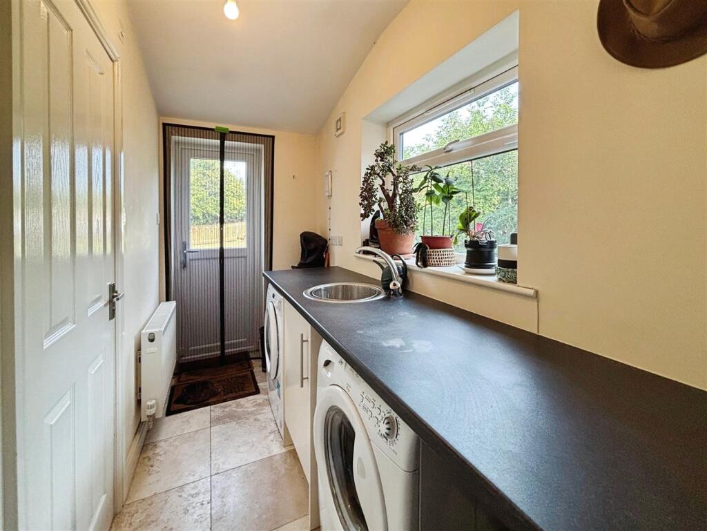 Additional image 8 of Southmere Oval, Bradford, BD7 4HS