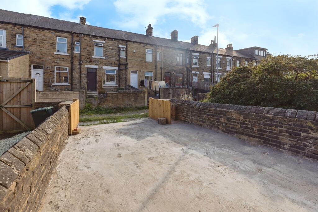 Additional image 16 of Smiddles Lane, Bradford