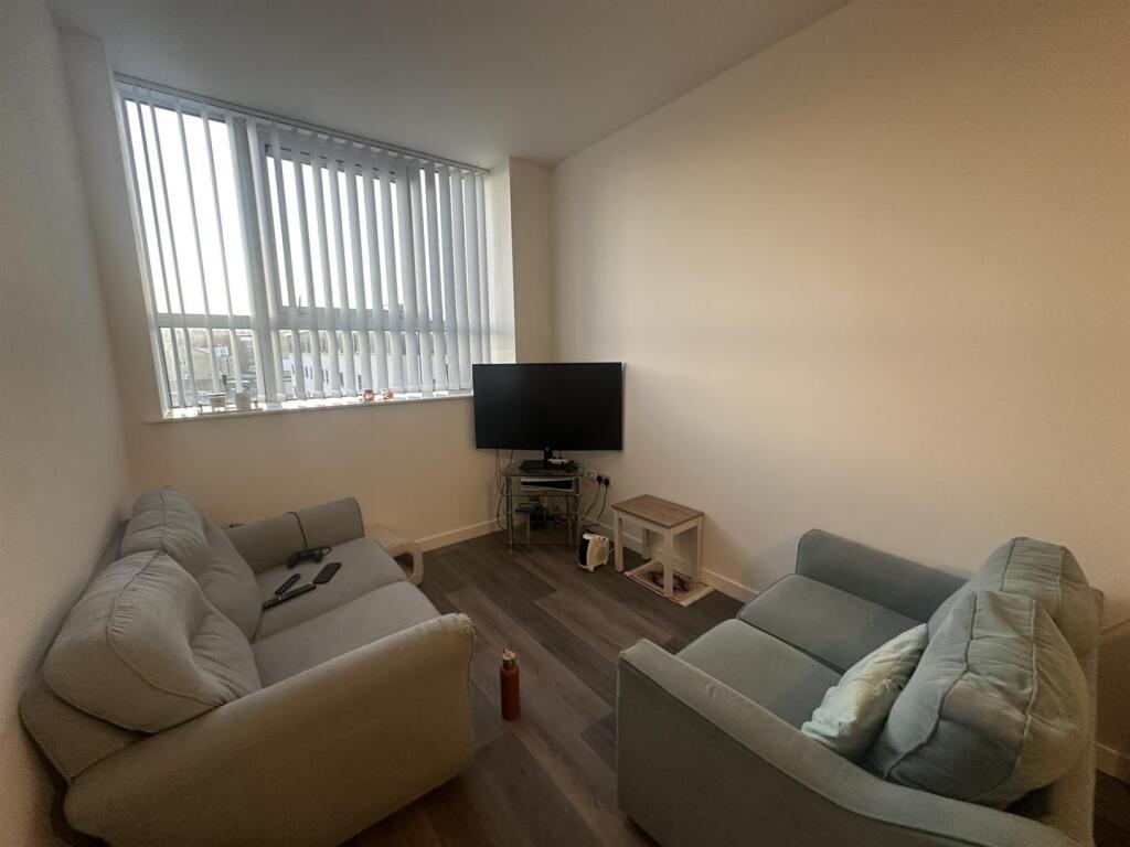 Additional image 10 of Card House, Bingley Road, Bradford