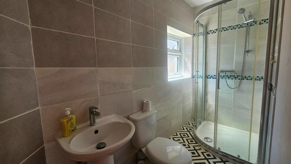 Additional image 5 of LARGE 4 Bed Detached House in Winton