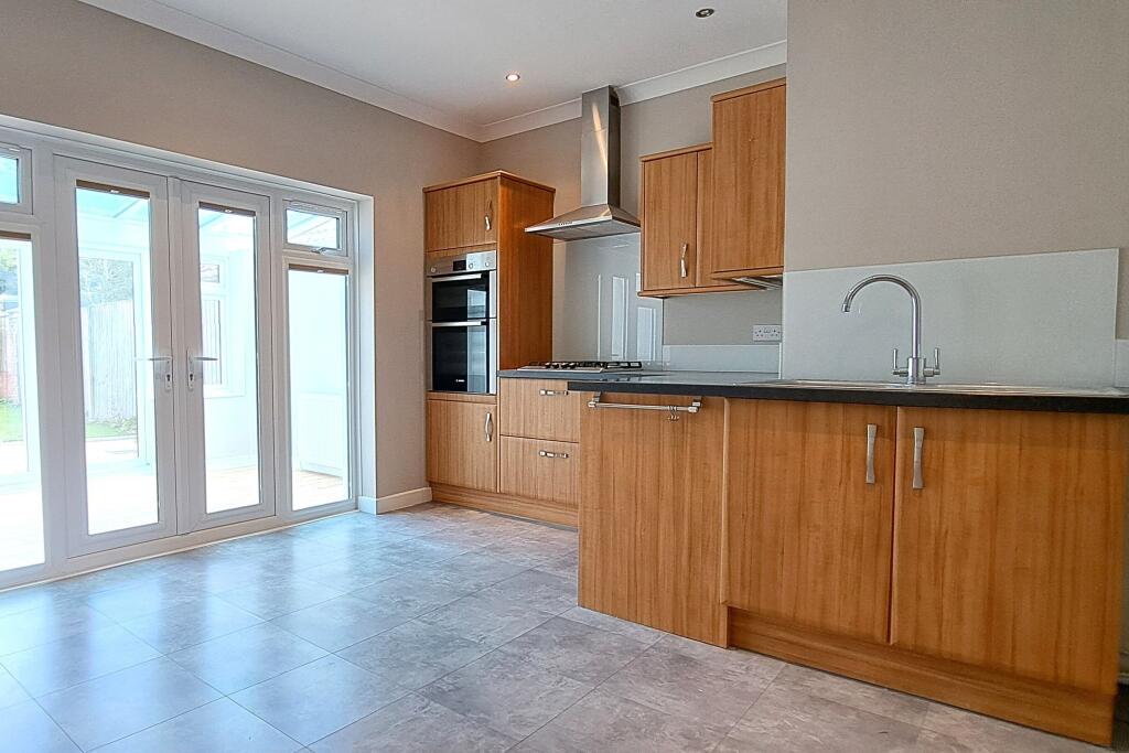 Additional image 6 of Marine Drive East Barton on Sea New Milton BH25 7DX