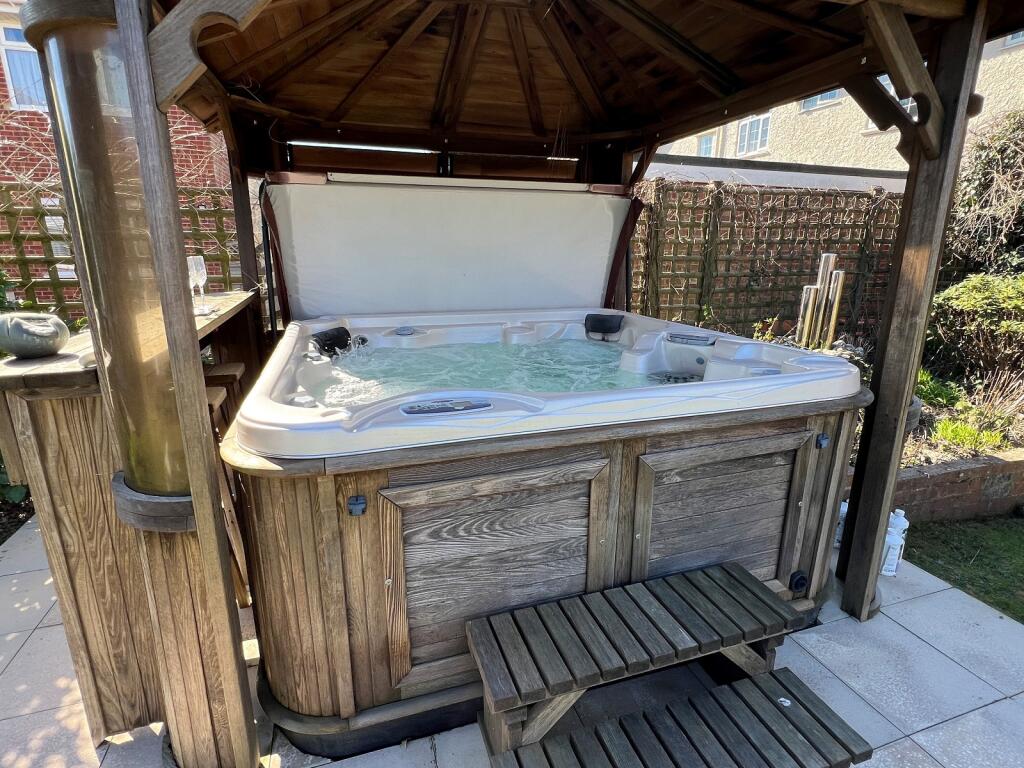 Additional image 16 of Woodlands Road, Barton On Sea, New Milton, Hampshire. BH25 7NS