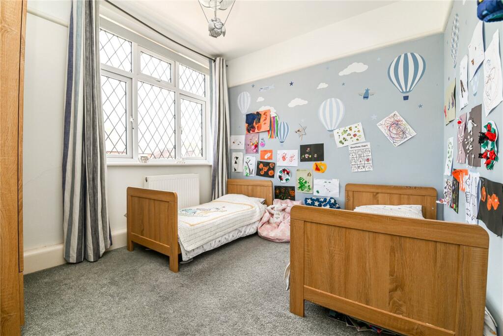 Additional image 7 of Beach Avenue, Barton on Sea, New Milton, Hampshire, BH25