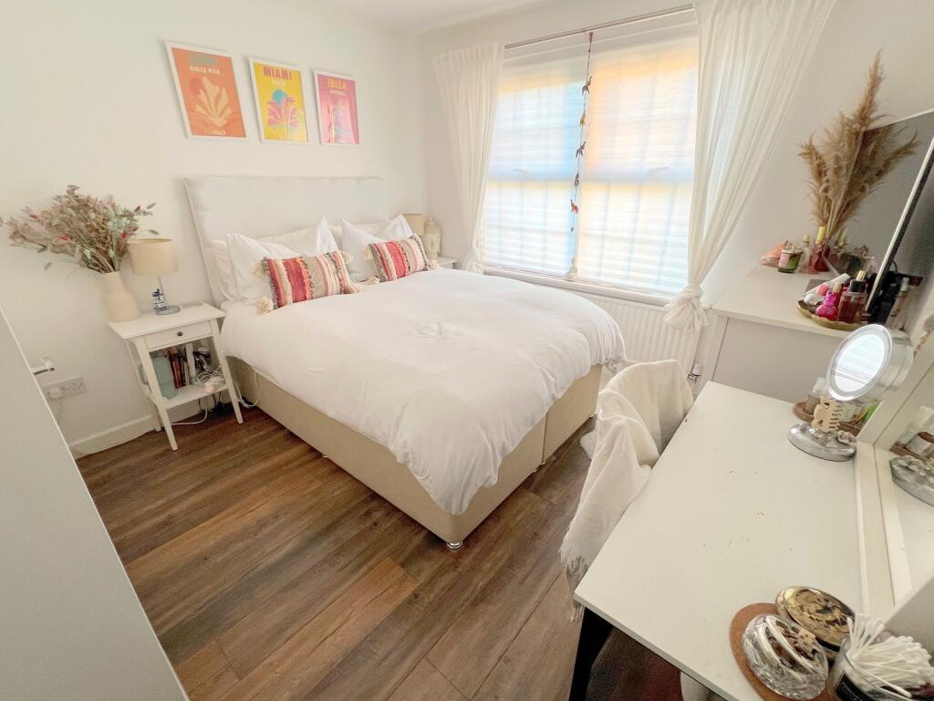 Additional image 5 of Knighton Park, Sea Road, Barton On Sea, New Milton, Hampshire. BH25 7PG