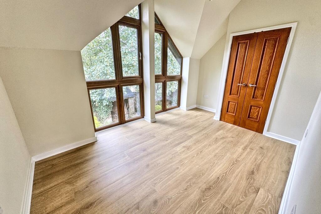 Additional image 13 of Horton