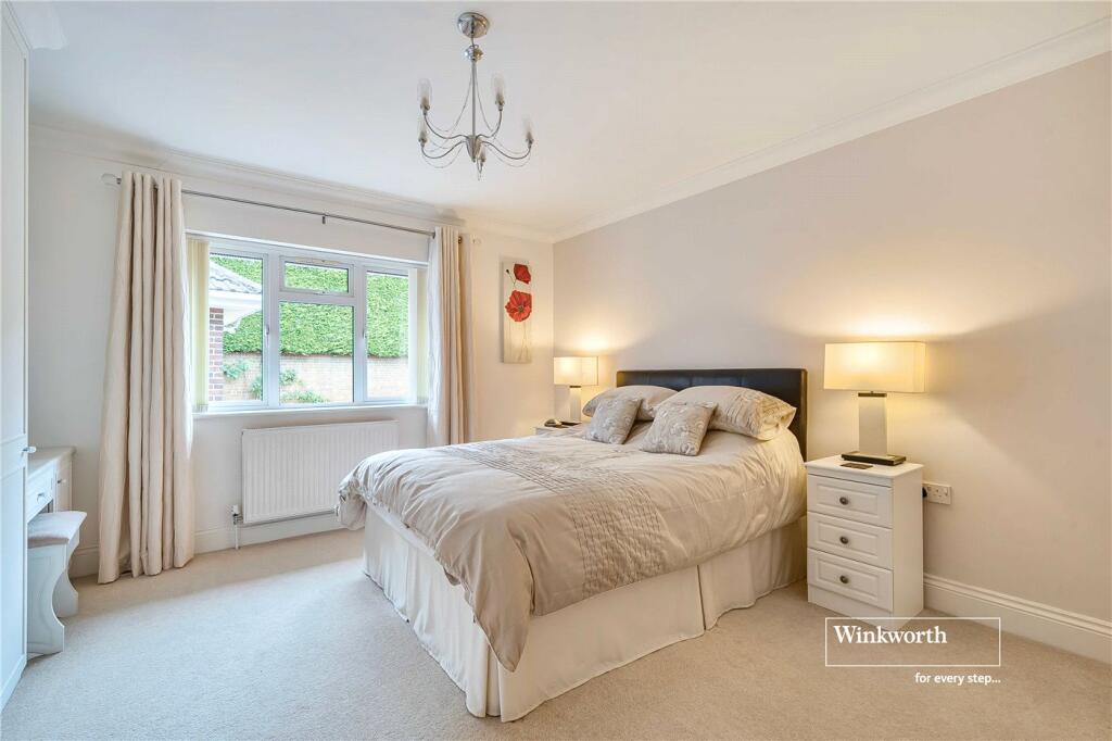 Additional image 7 of Glen Close, Barton on Sea, New Milton, Hampshire, BH25